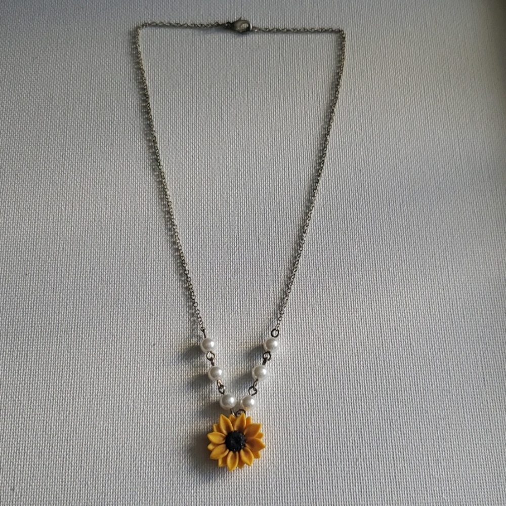 Like New Sunflower and Pearl Necklace